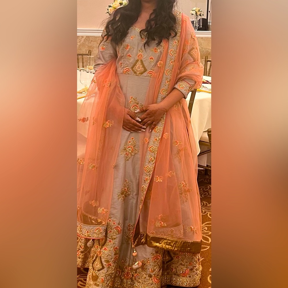 Indian dress size s to medium 2 pc  dupatta and dress